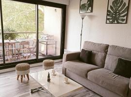 Appartement 6 pers, piscine, proche mer、サン・シプリアンのホテル