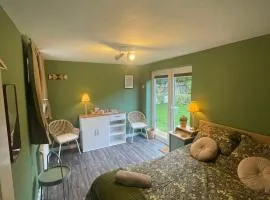 Farsley guest room seperate entrance with double bedroom and private shower room