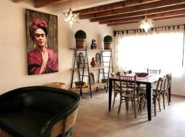 Hermosa Casa Frida en el Centro de Tequis 6p, casa de campo em Tequisquiapan