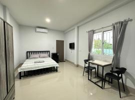 LikeHome สมุทรสาคร ปากทางแพ้ว, serviced apartment in Ban Khlong Su