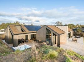 4 Bedroom Pet Friendly Home In Blokhus、ブロックフスのホテル