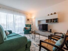 Caravelas 2-Bedroom Apartment with Pool - 50m from the Beach, hotel v destinaci Armação de Pêra