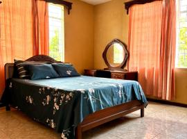 Transit Home - 10 mins from airport, hotel v destinaci Mare dʼAlbert