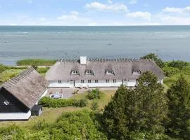 Gorgeous Home In Glesborg With Wifi