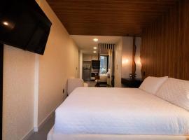 Lujoso Estudio en la Carolina, hotel com piscinas em Quito