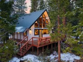 Peaceful Tahoe Retreat 5mins to Lake Cozy Modern Cabin