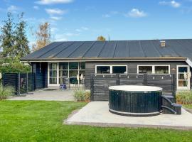 Gorgeous Home In V&aelig;ggerl&oslash;se With Sauna，博托比的豪華飯店