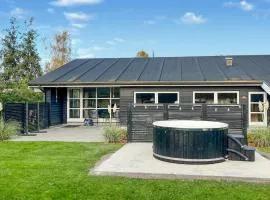 Gorgeous Home In Væggerløse With Sauna