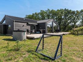 Cozy Home In Ejstrupholm, hotel v destinaci Ejstrup