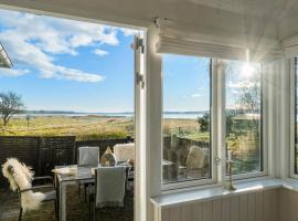 3 Bedroom Cozy Home In Nibe, hotel v destinaci Nibe