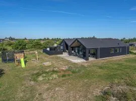 Lovely Home In Vejers Strand With Sauna