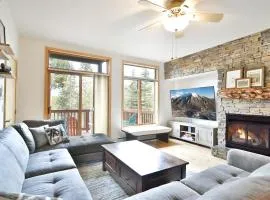 Prospect Point Getaway: Mountain Views w/ Private Hot Tub