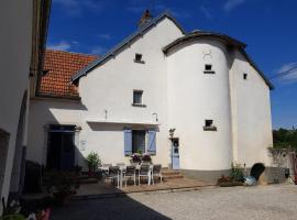 Chambre cosy dans maison historique avec parc et accueil chevaux - FR-1-583-256，Choye的飯店