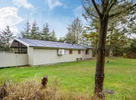 Three-Bedroom Holiday Home With A Fireplace In Rømø