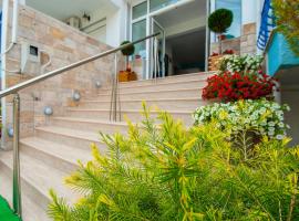 Studios Maria - Renovating Brand New for 2026، فندق في بوتوس