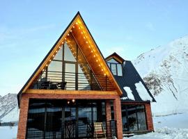Grand Mountain Cottage, hotel v destinaci Stepancminda
