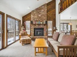 Three bedroom with Beautiful View & Short Walk to the Home Stretch Trail! Frosty