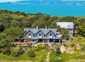 Puriri Valley Estate, Church Bay - Be My Guest Waiheke