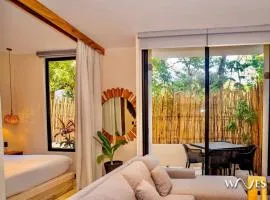 Natural Lighted Boho Chic Studio with Private Pool by Waves