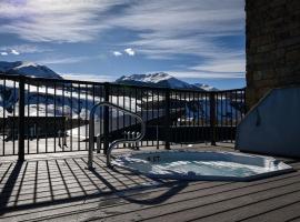 Skywalk Flats Amphitheater Retreat: Downtown, Hot Tubs, ξενοδοχείο σε Silverthorne