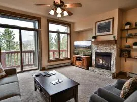 Prospect Point Retreat: Lakeside Townhome, Mountain Views
