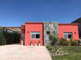 Excelente casa en Barrio Privado Los Arces, hotel in Pilar