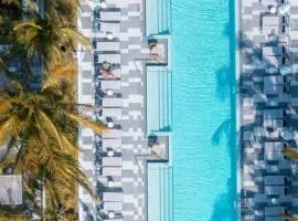 Modern Miami Suite - Pool Access in Prime Area