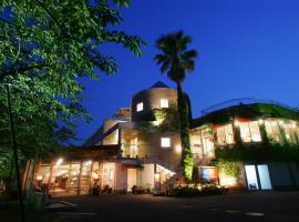 Resort Hotel Moana Coast, отель в Наруто