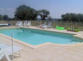 Maison rurale pour 6 pers. avec piscine partagée et animaux accueillis à Capy - FR-1-616-396, Hotel in Naussannes