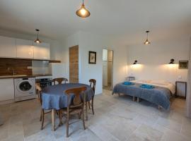 Studio moderne avec WiFi et parking à Baignes - FR-1-653-270, hotel en Baignes-Sainte-Radegonde