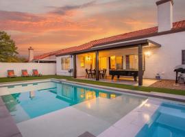 Spacious 5 Bedroom House with Heated Pool and Jacuzzi, vila v Las Vegas