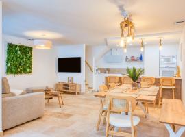 Au coeur de la Citadelle parking, Hotel in Aigues-Mortes