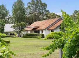 Travertine Vineyard Retreat - Stay Among the Vines