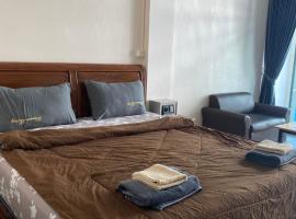 Sorot Darika Jomtien Beach، فندق في جومتين بيتش