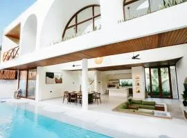 Luxury Villa Noah - Walkable to Shopping Mall & Waterbom Bali