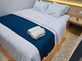 DYAZA LV Pekanbaru Near Sultan Syarif Kasim Airport and UIR, habitación en casa particular en Pekanbaru