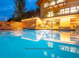 AlpinSpa zur Post Apartment - Bergbahn im Sommer 2026 inklusive, ξενοδοχείο με υδρομασάζ στο Bad Gastein