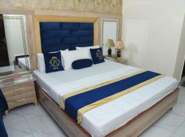 Hotel New Royal Johar Town, hotel dicht bij: Internationale luchthaven Allama Iqbal - LHE, Lahore