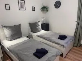 bookandstay24 Die-burg 4 Zimmerwohnung mit Küche und Balkon bei Darmstadt, Frankfurt, RheinMain Gebiet