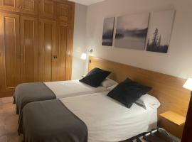 Aparthotel El Serch, hotel v destinaci Andorra la Vella