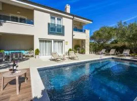 Stunning Home In Novalja
