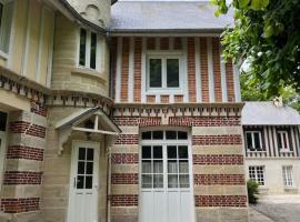 The Coach House, Hotel in Saint-Côme-de-Fresné