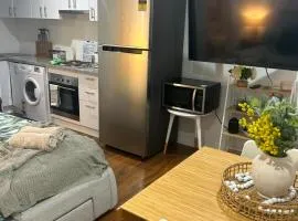 Dog friendly new humble abode In hotspot location