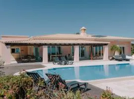 Villa Monte dos Agostos by Boaz Rentals