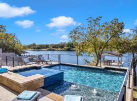 Waterside 508 and Concierge Services โรงแรมในBurnet