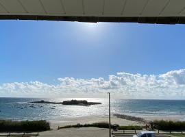 Appartement 2 pièces 4-5 personnes - vue imprenable sur la mer - MELWENN, hotel in Ploemeur