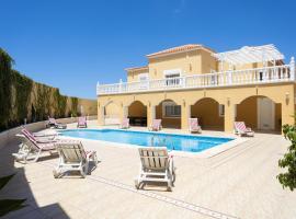 Luxurious villa 1,5 kilometers from Costa Adeje