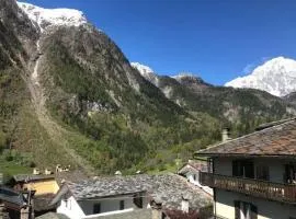 Lo Tatà - Maisons de Charme - Caratteristico Appartamento a 2 passi da Courmayeur