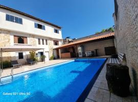 Casa com piscina e lazer em SBC SP、サンベルナルド・ド・カンポのホテル