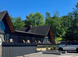 Cove Creek Lodge 208 Accessible Double Queen Room ADA, מלון בOakland